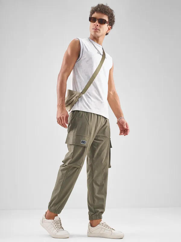 Highlander Men Tan Baggy Fit Solid Cargos