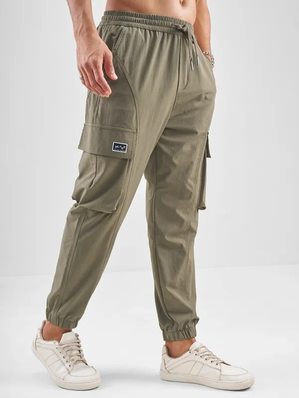 Highlander Men Tan Baggy Fit Solid Cargos