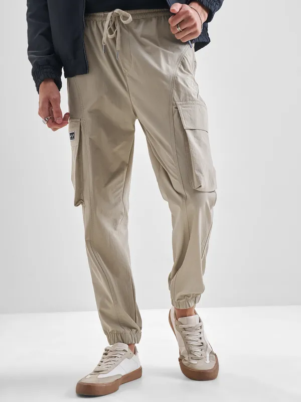 Highlander Men Beige Baggy Fit Solid Cargos