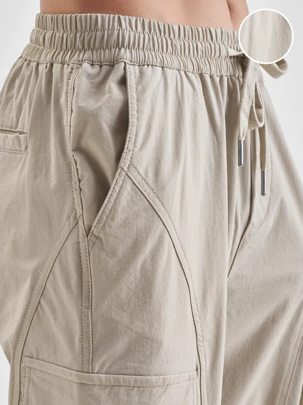 Highlander Men Beige Baggy Fit Solid Cargos