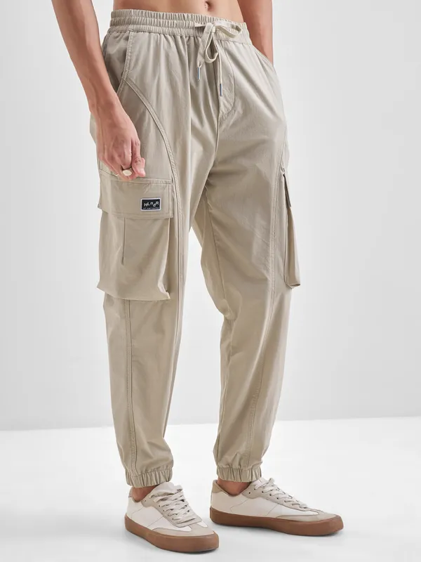 Highlander Men Beige Baggy Fit Solid Cargos
