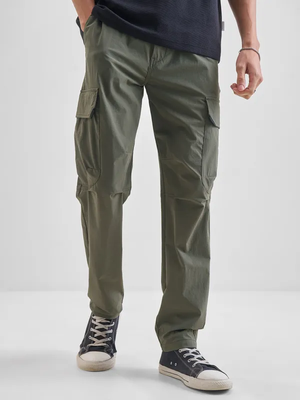Highlander Men Olive Relaxed Fit Solid Cargos