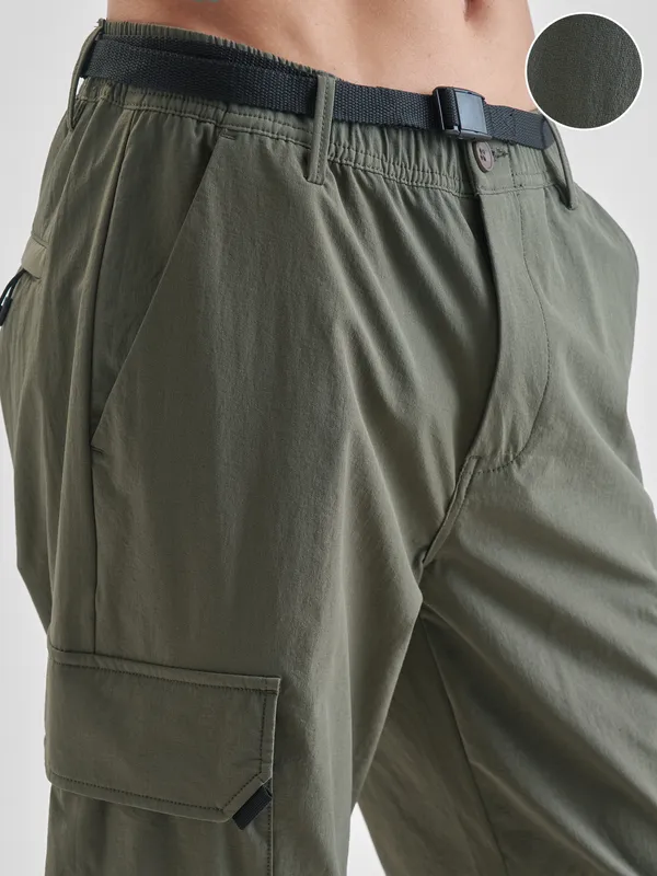 Highlander Men Olive Relaxed Fit Solid Cargos