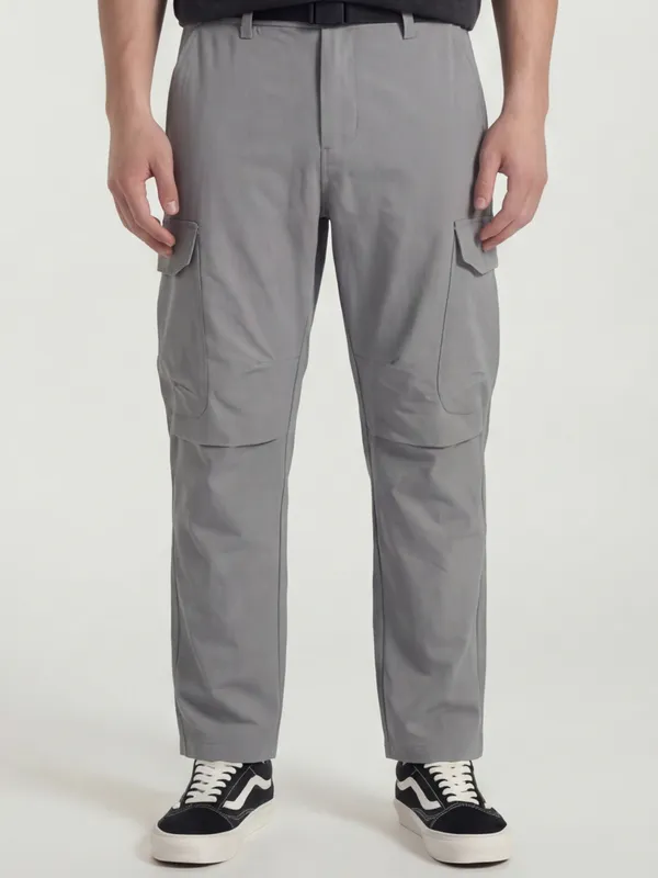 Highlander Men Grey Relaxed Fit Solid Cargos