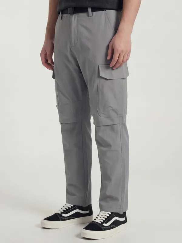 Highlander Men Grey Relaxed Fit Solid Cargos
