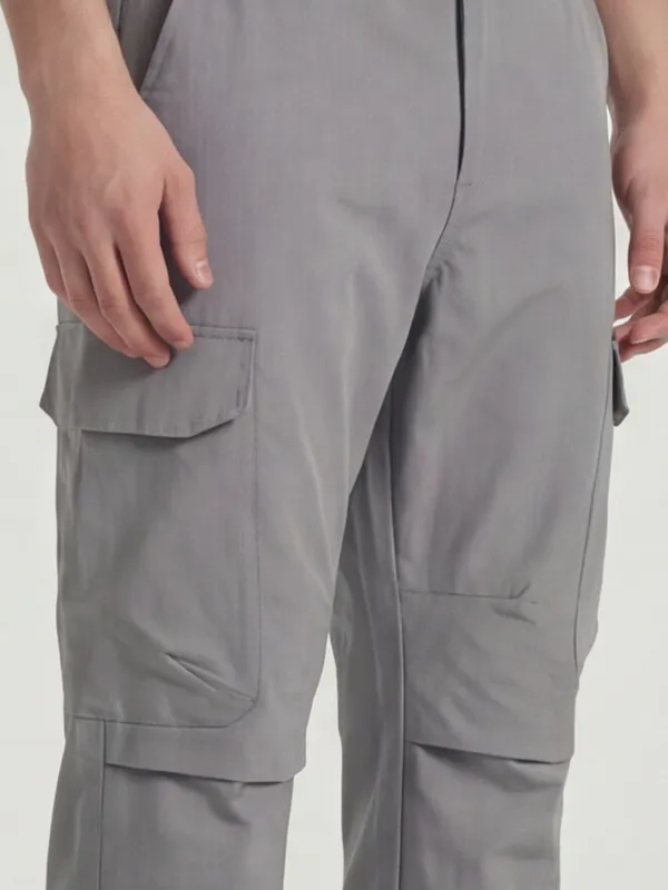 Highlander Men Grey Relaxed Fit Solid Cargos