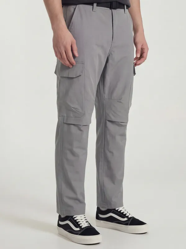 Highlander Men Grey Relaxed Fit Solid Cargos