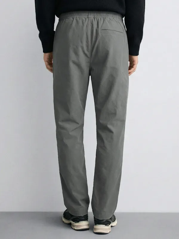 Highlander Men Grey Relaxed Fit Solid Casual Trouser