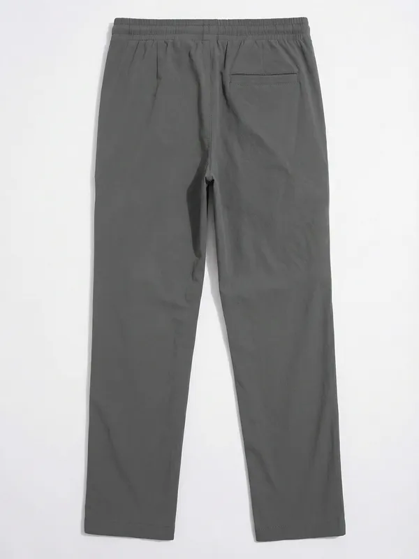 Highlander Men Grey Relaxed Fit Solid Casual Trouser