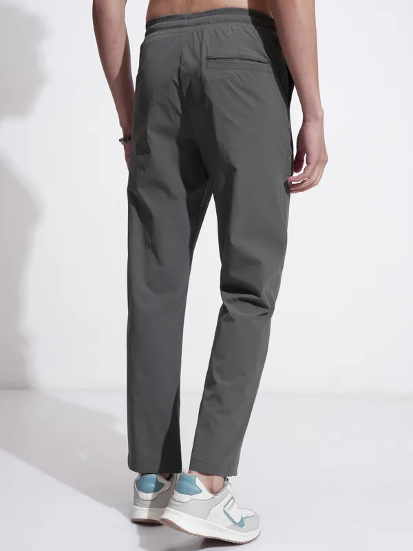 Highlander Men Grey Relaxed Fit Solid Casual Trouser