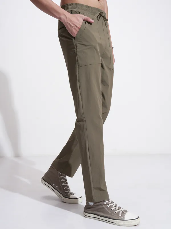 Highlander Men Brown Relaxed Fit Solid Casual Trouser