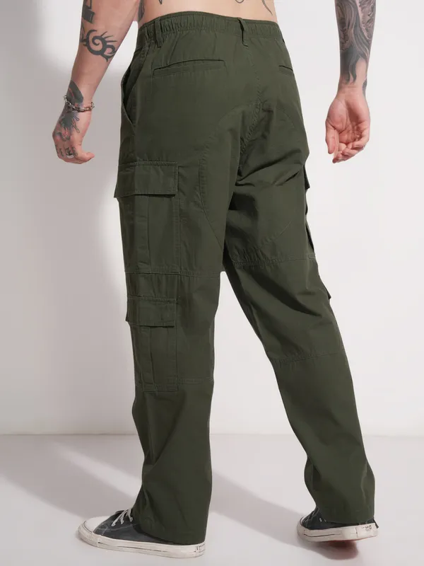 Highlander Men Green Loose Fit Solid Cargo