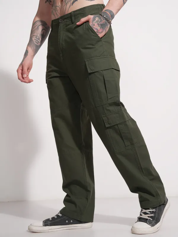 Highlander Men Green Loose Fit Solid Cargo