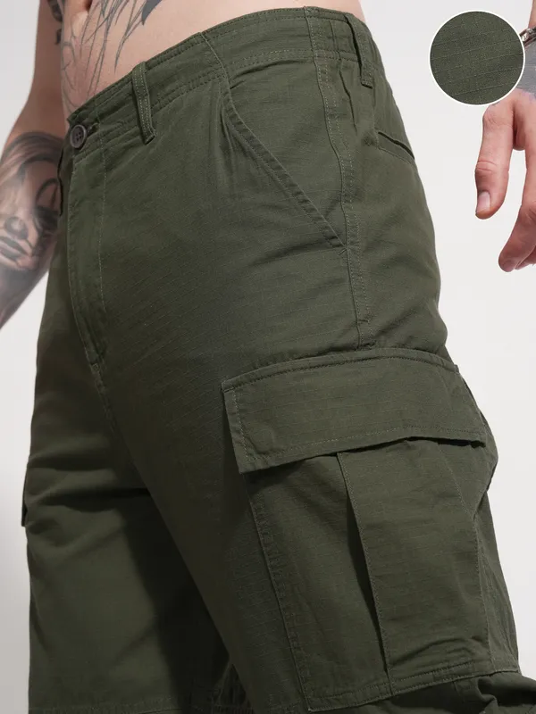 Highlander Men Green Loose Fit Solid Cargo