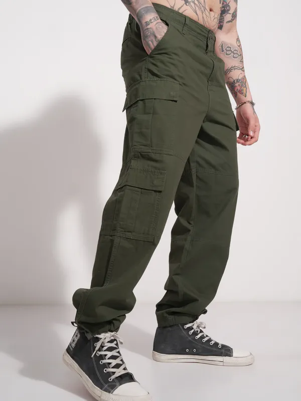 Highlander Men Green Loose Fit Solid Cargo
