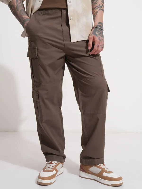 Highlander Men Brown Loose Fit Solid Cargo