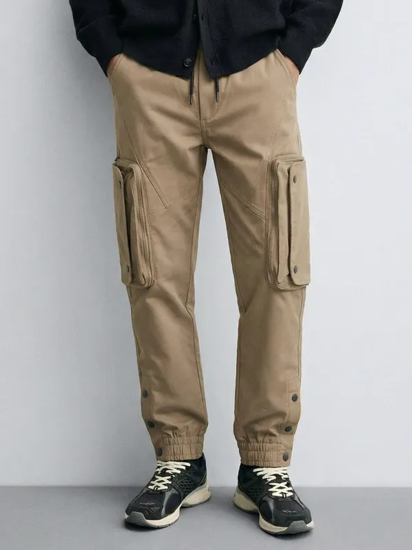Highlander Men Brown Relaxed Fit Solid Cargos