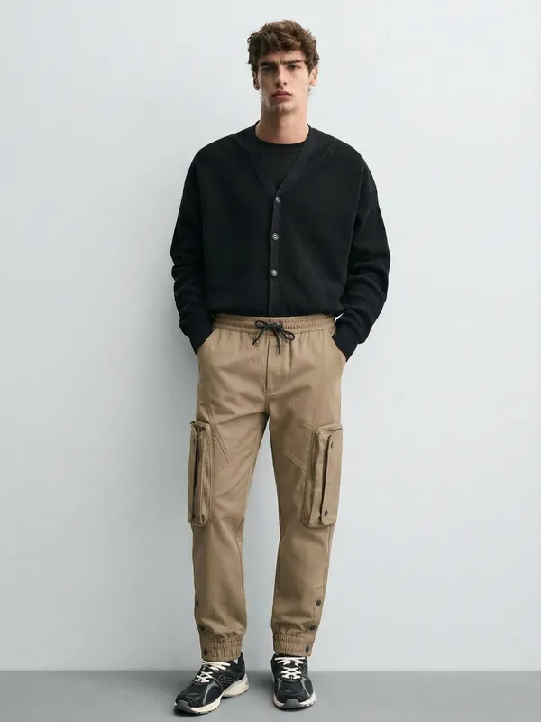 Highlander Men Brown Relaxed Fit Solid Cargos