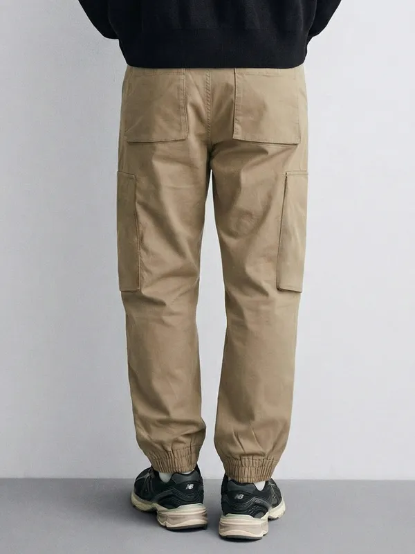 Highlander Men Brown Relaxed Fit Solid Cargos