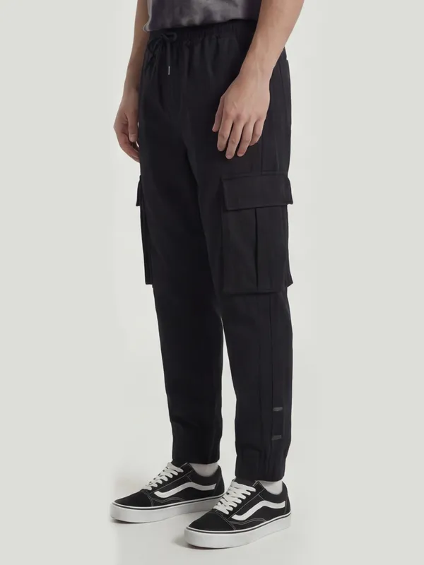 Highlander Men Black Relaxed Fit Solid Cargos