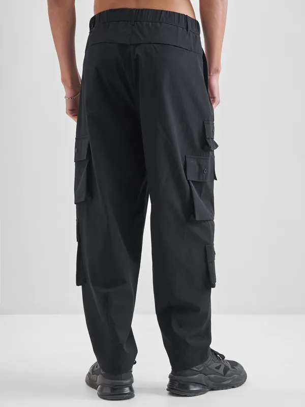 Highlander Men Black Loose Fit Solid Cargos