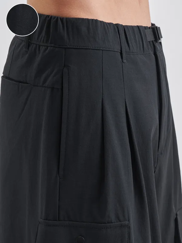 Highlander Men Black Loose Fit Solid Cargos