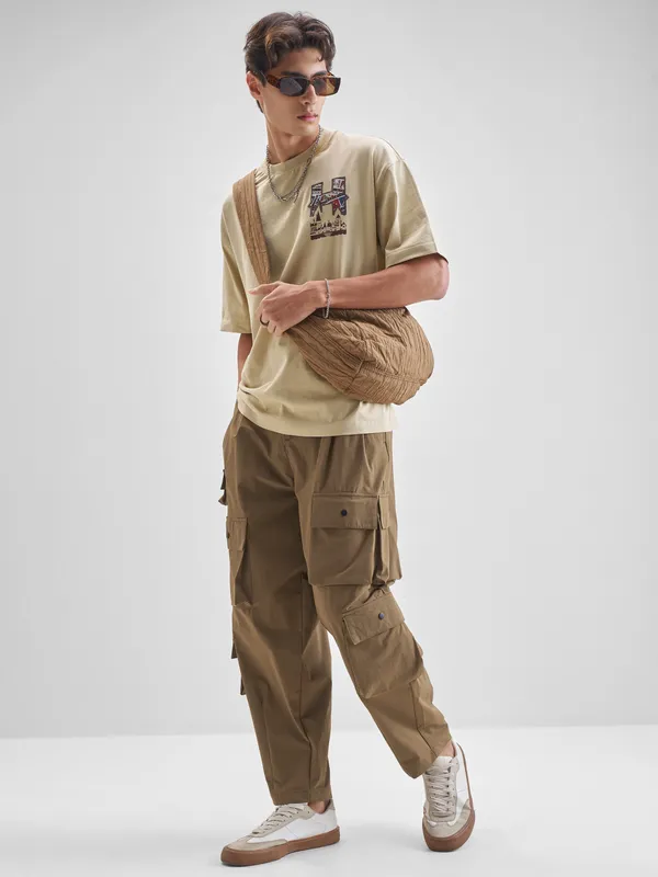 Highlander Men Brown Loose Fit Solid Cargos