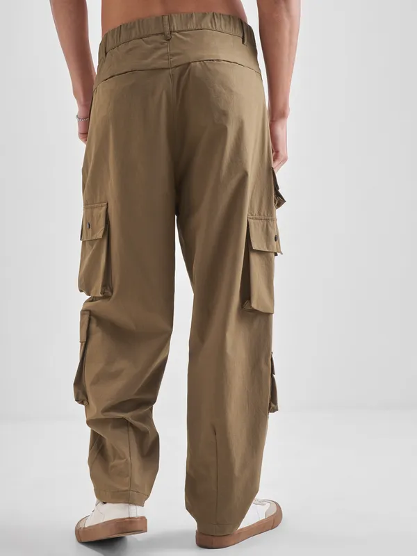 Highlander Men Brown Loose Fit Solid Cargos