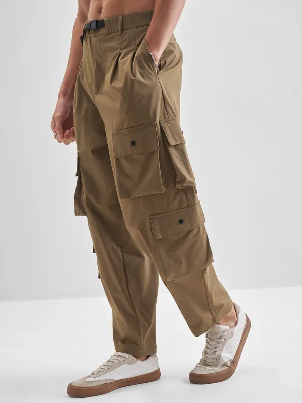 Highlander Men Brown Loose Fit Solid Cargos