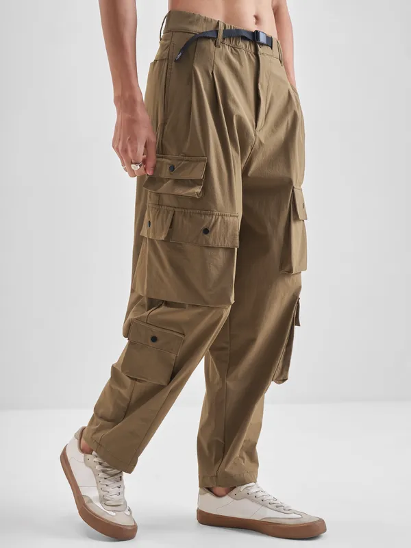 Highlander Men Brown Loose Fit Solid Cargos