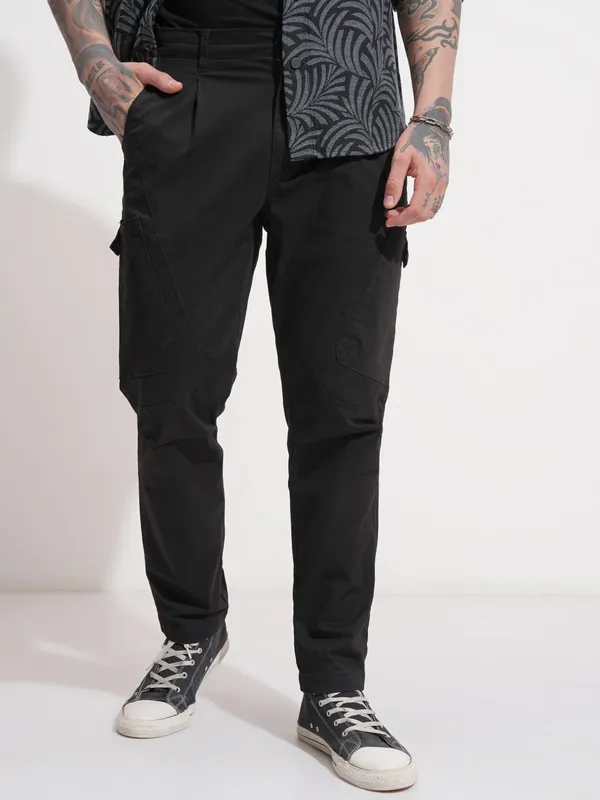 Highlander Men Black Regular Fit Solid Cargo