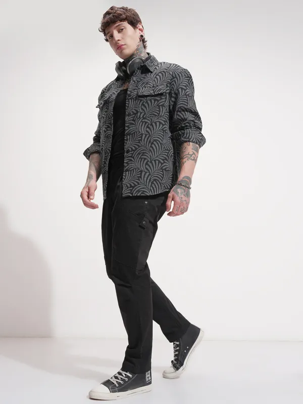 Highlander Men Black Regular Fit Solid Cargo