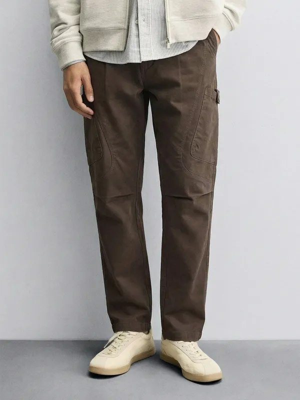 Highlander Men Brown Relaxed Fit Solid Cargo