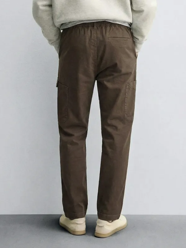 Highlander Men Brown Relaxed Fit Solid Cargo