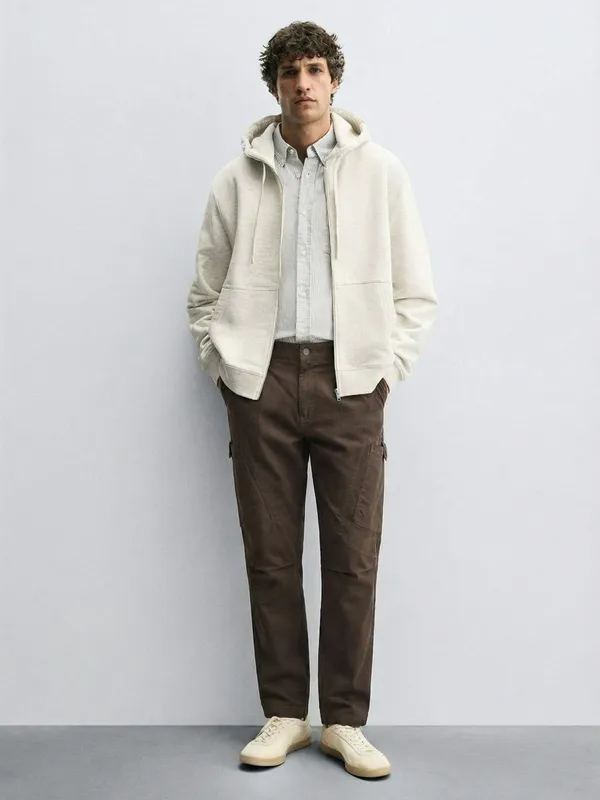 Highlander Men Brown Relaxed Fit Solid Cargo