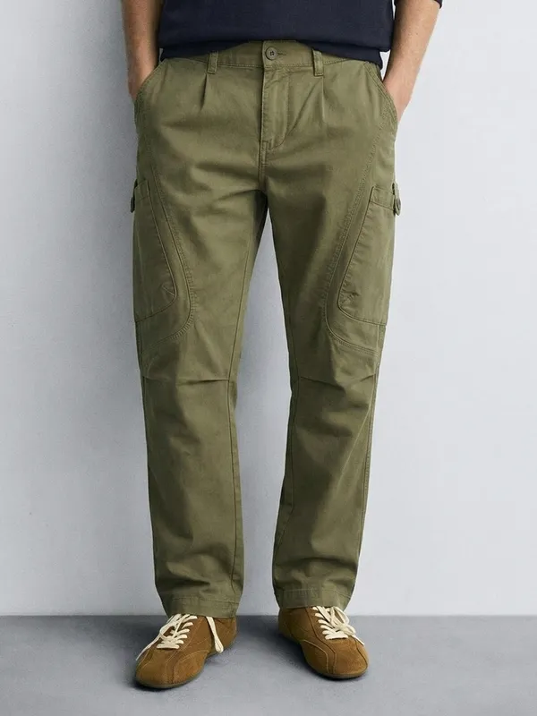 Highlander Men Brown Relaxed Fit Solid Cargo