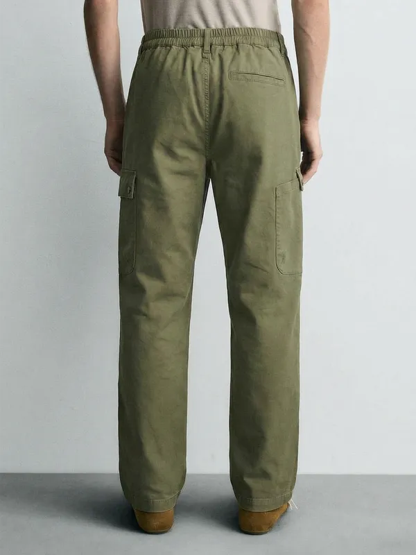 Highlander Men Brown Relaxed Fit Solid Cargo