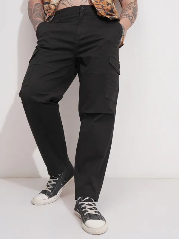 Highlander Men Black Relaxed Fit Solid Cargo