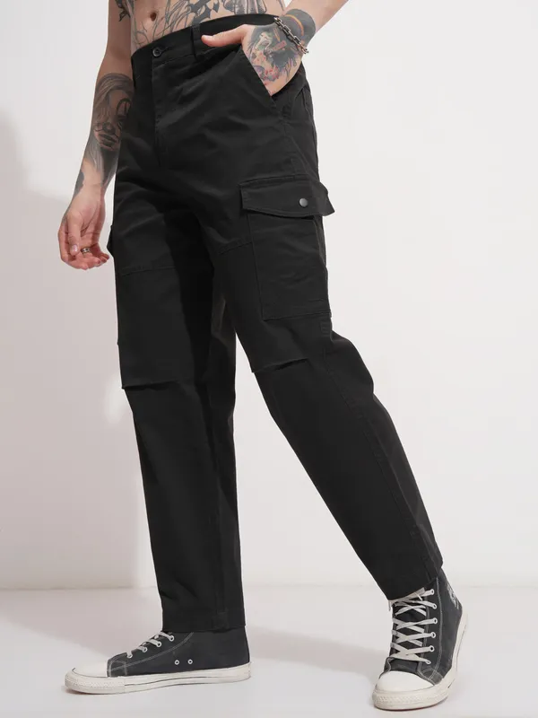 Highlander Men Black Relaxed Fit Solid Cargo