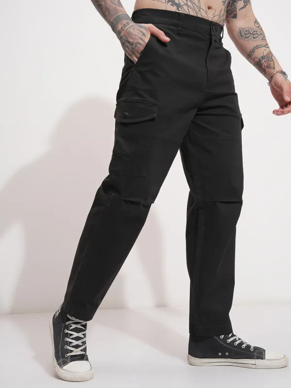 Highlander Men Black Relaxed Fit Solid Cargo