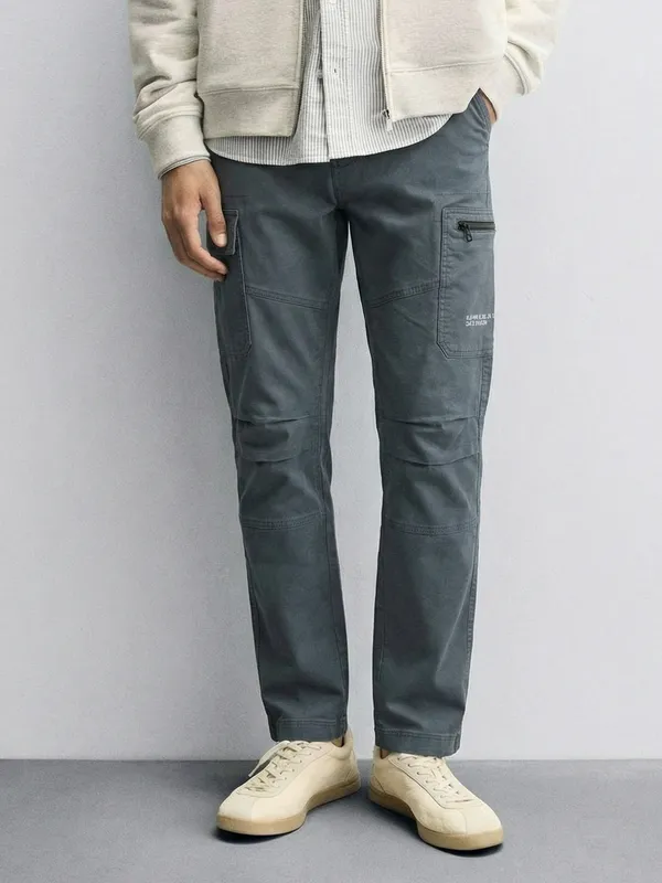 Highlander Men Green Relaxed Fit Solid Cargo