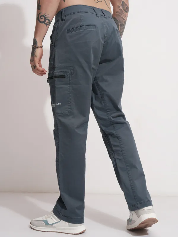 Highlander Men Green Relaxed Fit Solid Cargo