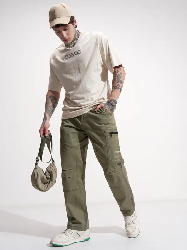 Highlander Men Olive Relaxed Fit Solid Cargo