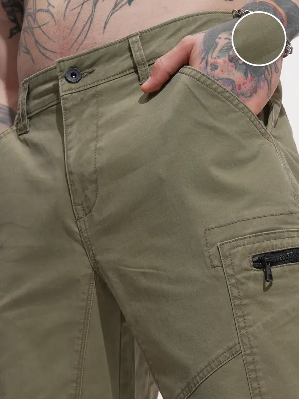 Highlander Men Olive Relaxed Fit Solid Cargo