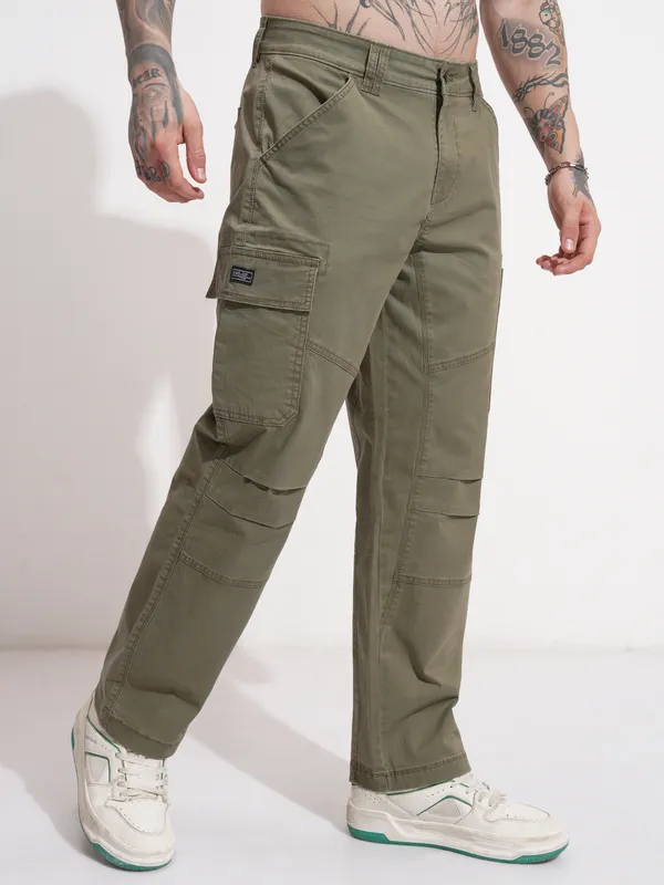 Highlander Men Olive Relaxed Fit Solid Cargo