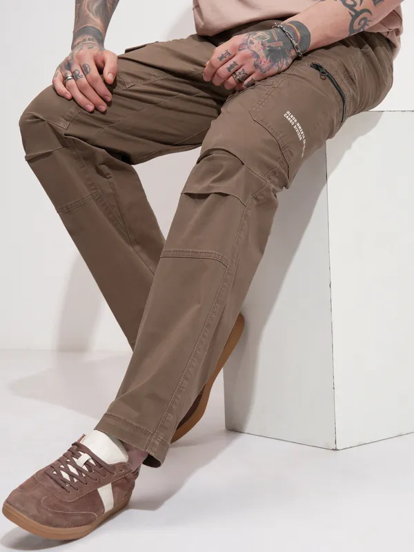 Highlander Men Brown Relaxed Fit Solid Cargo
