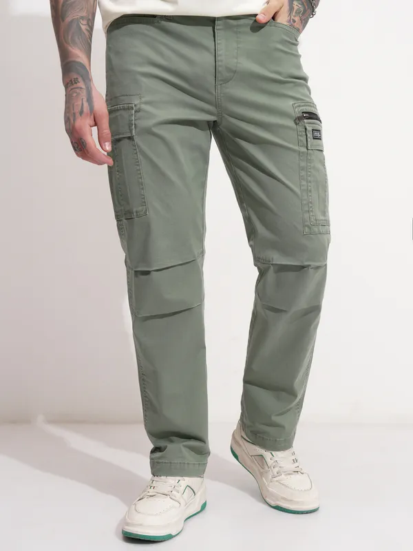 Highlander Men Green Regular Fit Solid Cargos