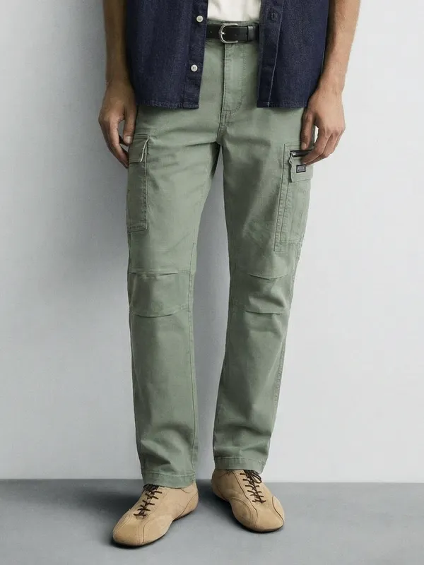 Highlander Men Green Regular Fit Solid Cargo