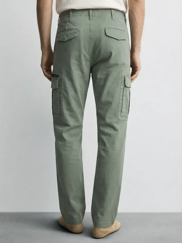 Highlander Men Green Regular Fit Solid Cargo