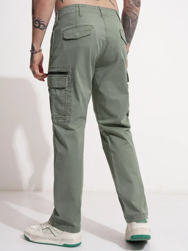 Highlander Men Green Regular Fit Solid Cargos